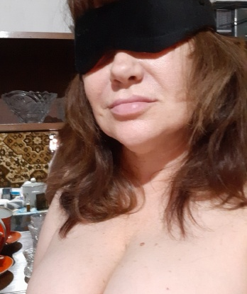 Засвети свои фантазии, и я сделаю все, чтобы они стали реальностью.
💋 Мои услуги включают оральный и классический секс, массаж и расслабление, эротические игры и ролевые сценарии. А также могу быть твоей идеальной собеседницей, если ты хочешь просто поговорить.
📸 И, конечно же, у меня есть фото, чтобы ты смог убедиться в моей привлекательности и сексуальности. Если хочешь увидеть их, просто попроси меня отправить.
✨ Отзывы о моих услугах говорят сами за себя: клиенты оценивают меня высоко за мою страсть, внимательность и профессионализм. Ты точно не пожалеешь, ведь я всегда стараюсь угодить своим мужчинам.
🌃 Живу я в Москве и готова пригласить тебя к себе в уютное место для нашей встречи. Ты не пожалеешь о времени, проведенном со мной, и вернешься ко мне снова. Доверься мне и дай себе удовольствие, которого ты заслуживаешь. Напиши мне, и начнем нашу незабываемую встречу! 😉 Лариса